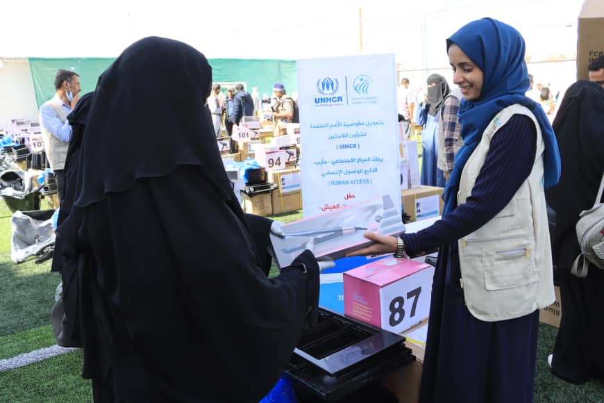 بالشراكة مع UNHCR تسليم منح التمكين الاقتصادي للنساء والفتيات في محافظة مأرب