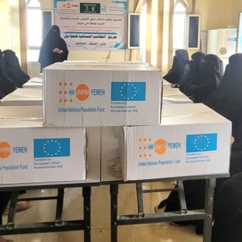 حقائب نسائية وأنشطة توعوية لتحسين حياة الأسرة والمجتمع