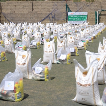 321 سلة غذائية للمحتاجين والنازحين