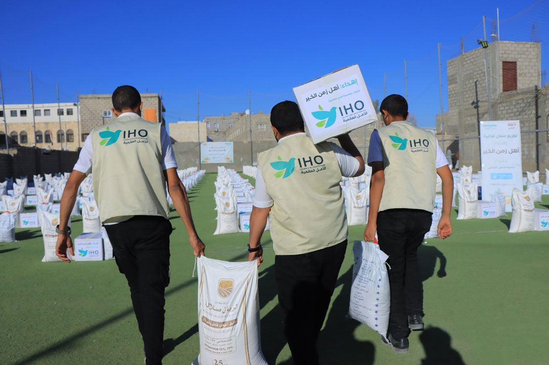 سلال غذائية تصنع فرحة لـ 300 أسرة