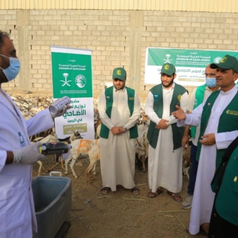 فريق مركز الملك سلمان للإغاثة يطلع على جاهزية مشروع لحوم الأضاحي 1447 بمأرب
