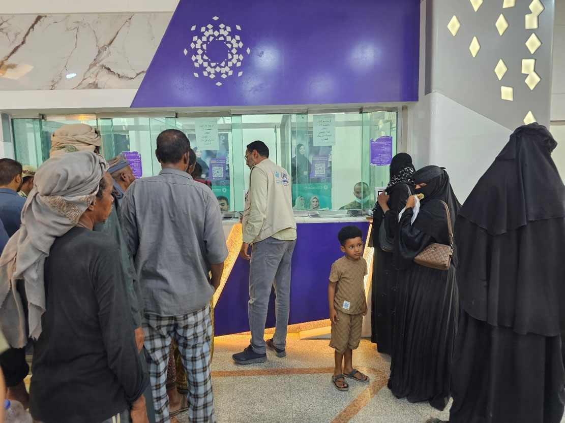 توزيع مساعدات نقدية متعددة الأغراض للاجئين وطالبي اللجوء في مأرب