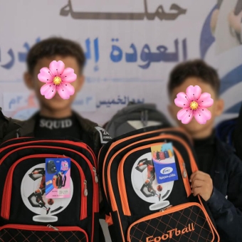 40 يتيماً ويتيمة يرسمون فرحة العودة إلى المدرسة