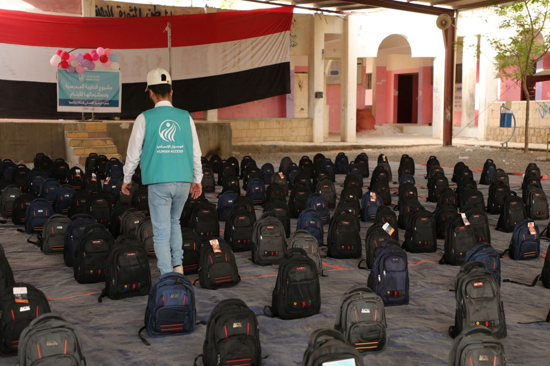 1135 يتيماً ويتيمة يرسمون فرحة العودة إلى المدرسة