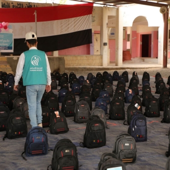1135 يتيماً ويتيمة يرسمون فرحة العودة إلى المدرسة