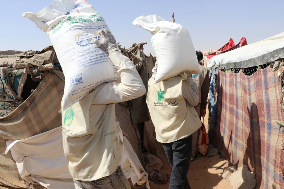 International Islamic Charitable Organization - Kuwait distributes (201) food baskets to IDPs