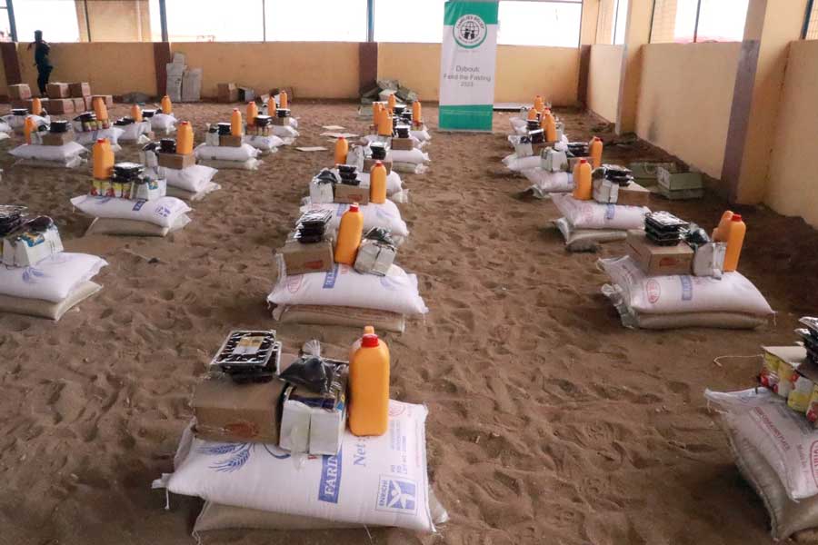 food baskets to Yemeni refugees in Djibouti