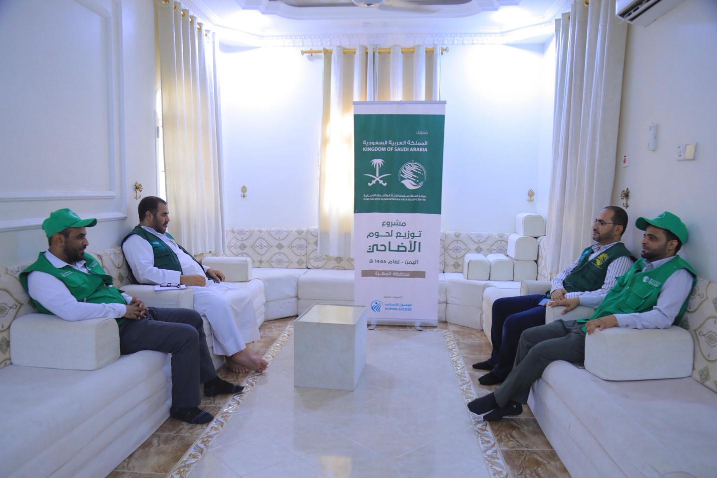 Meeting with KSrelief office in Al-Mahrah discusses sacrificial meat project implementation mechanisms 