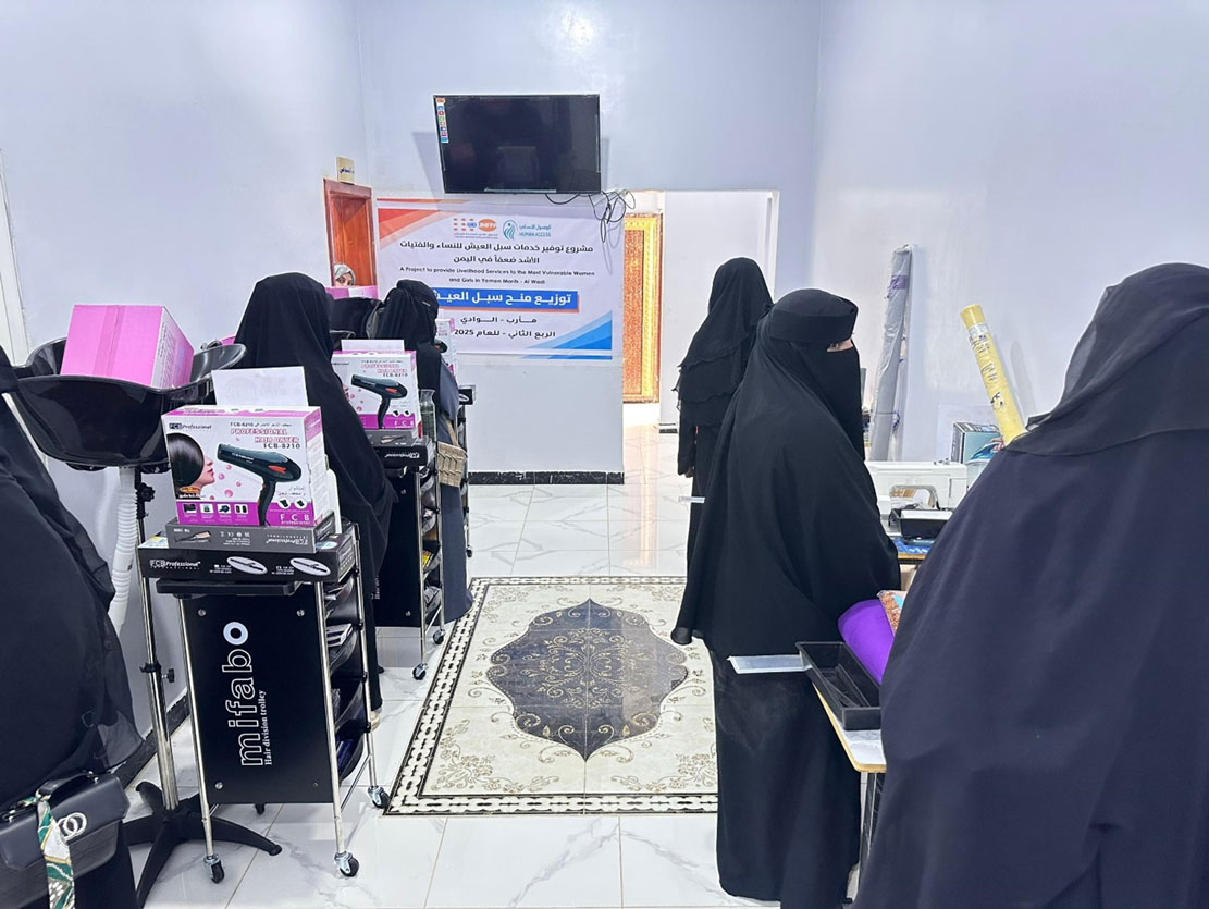 Delivery of livelihood grants to 6 female beneficiaries in Wadi Marib