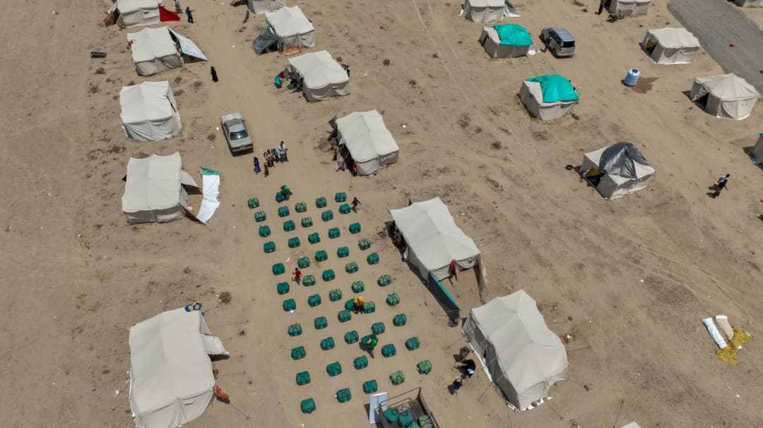 KSrelief Center Distributes Shelter Kits to Displaced Families in Aden